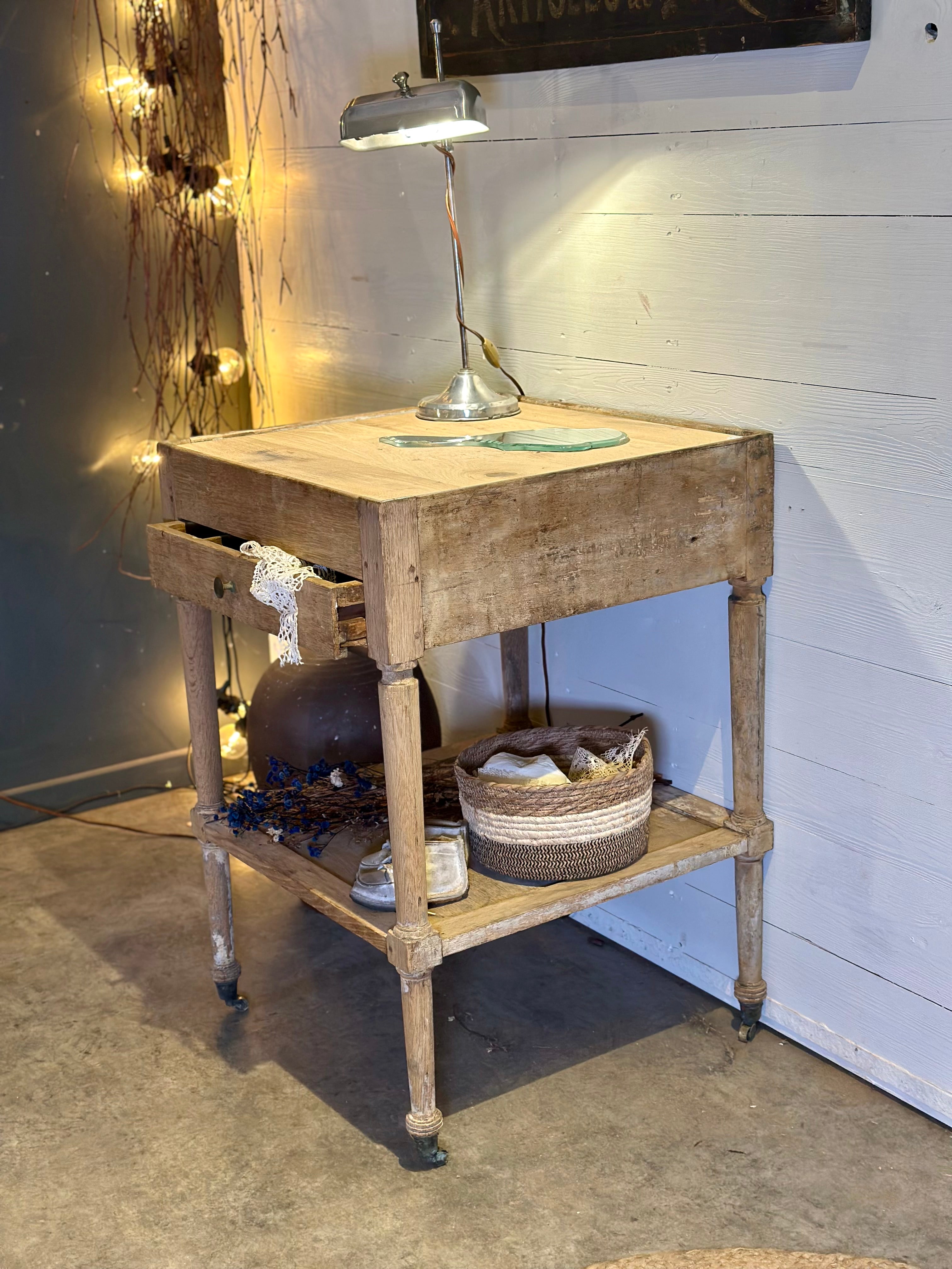 Table de toilette ou d’appoint