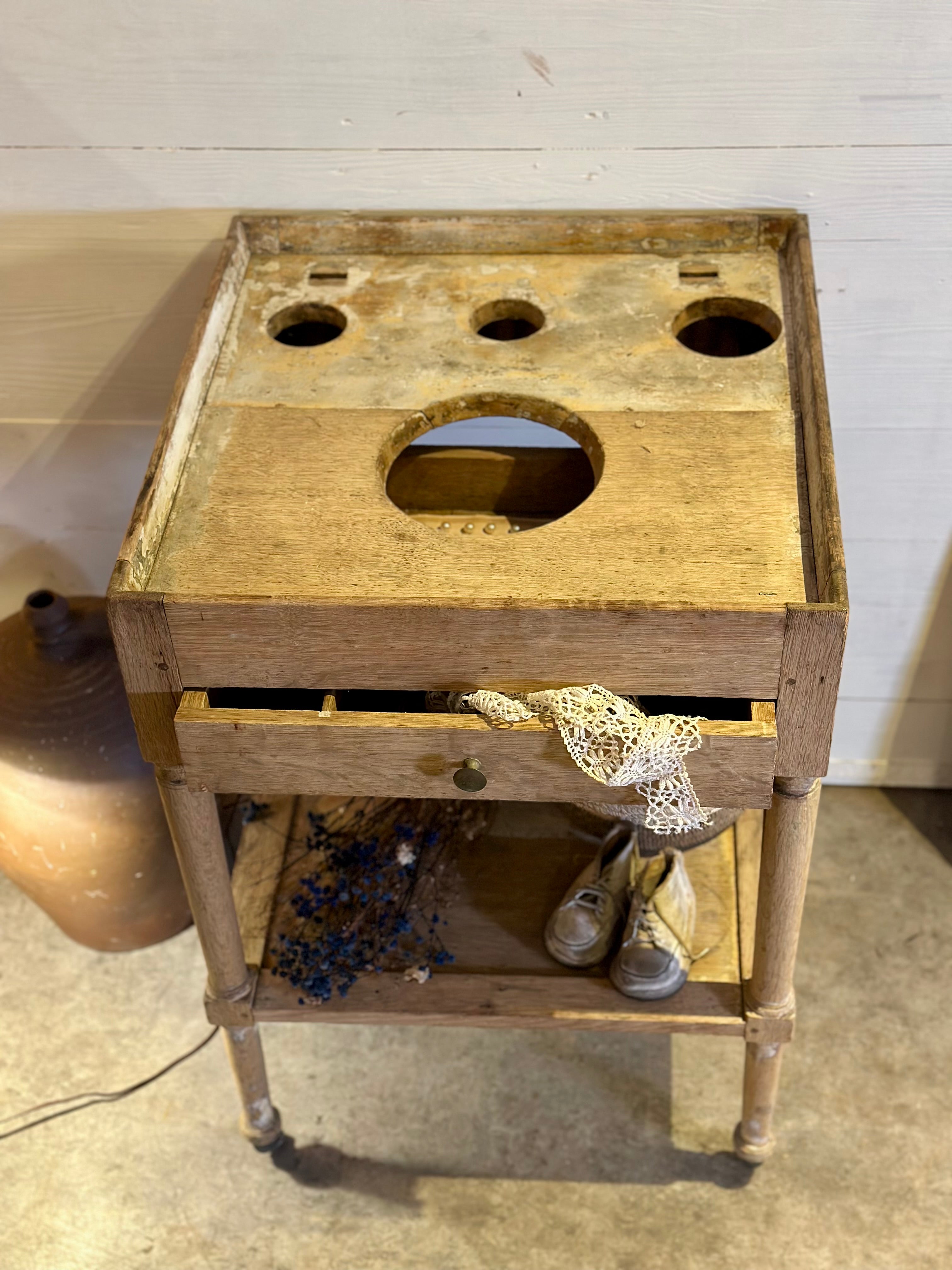 Table de toilette ou d’appoint