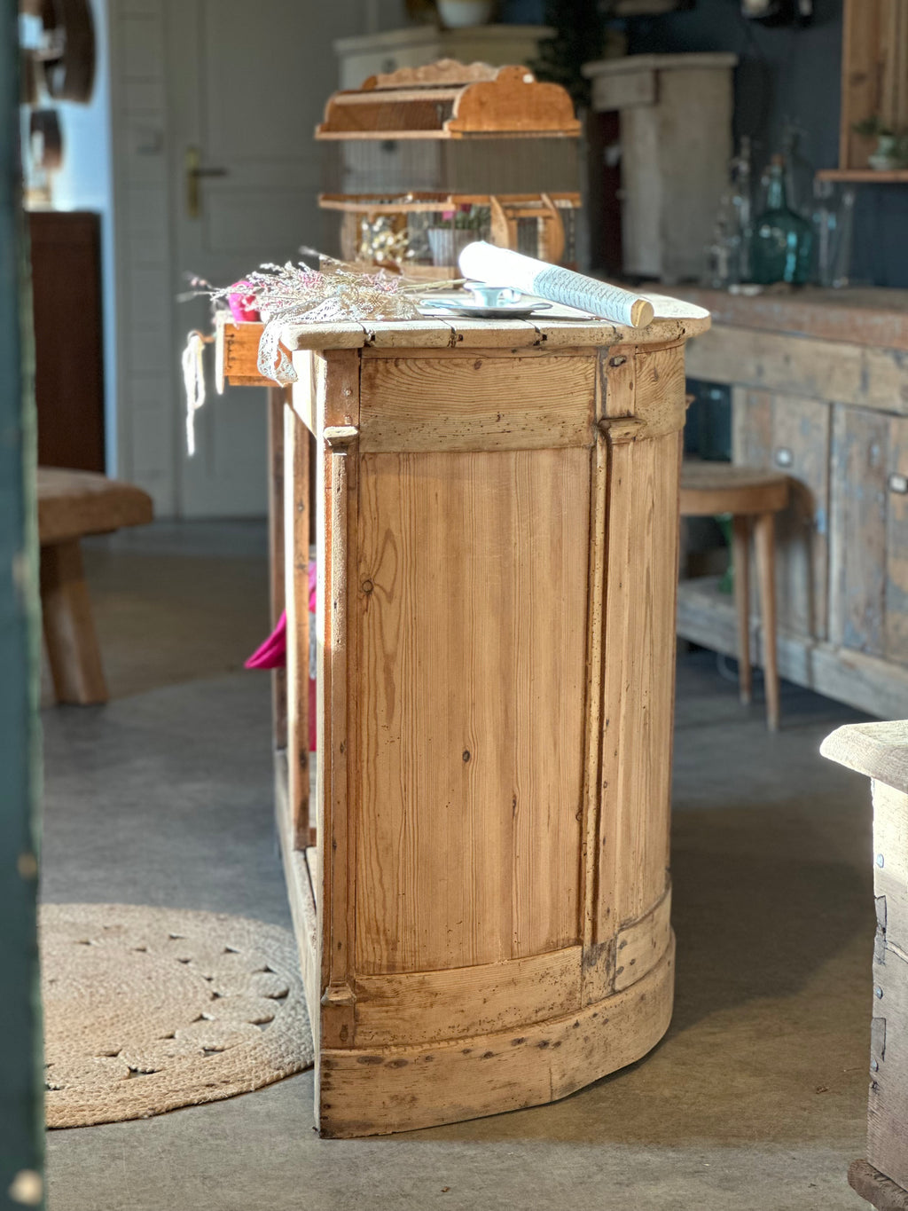 Ancien comptoir en arrondi