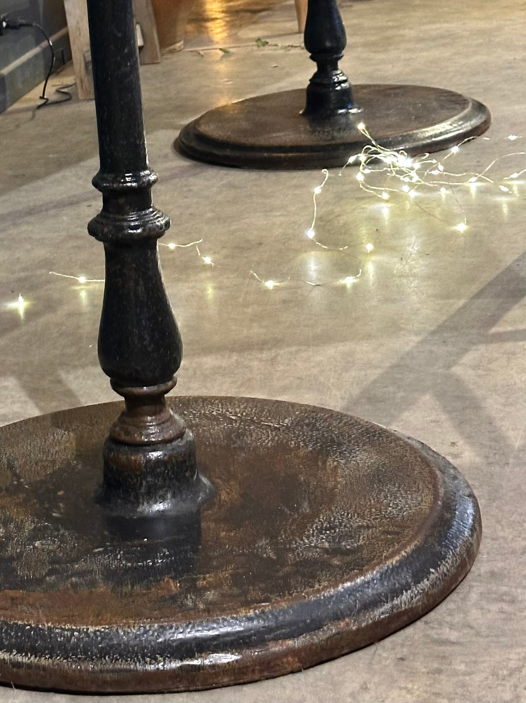 Mange debout, plateau parquet