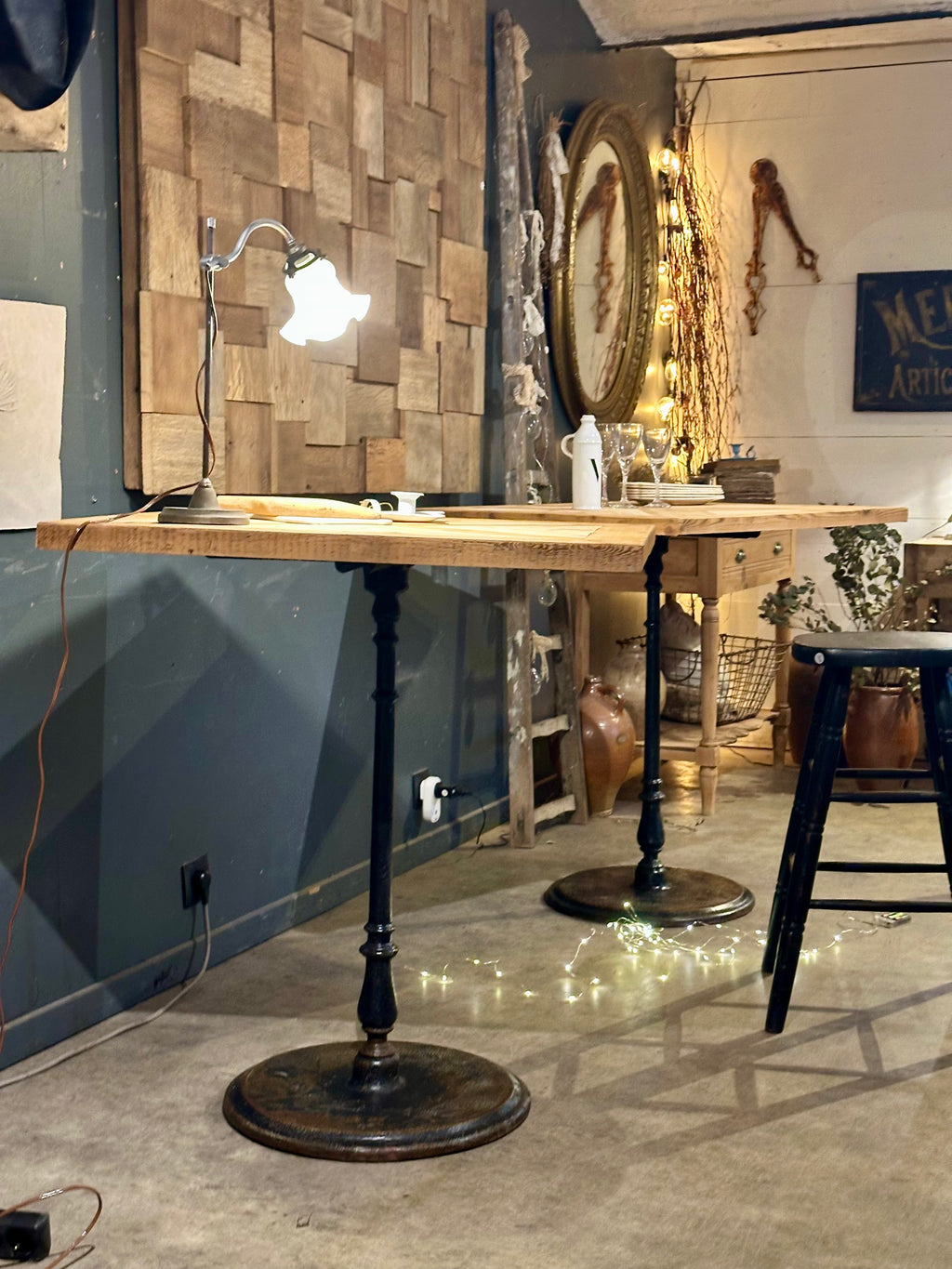 Mange debout, plateau parquet