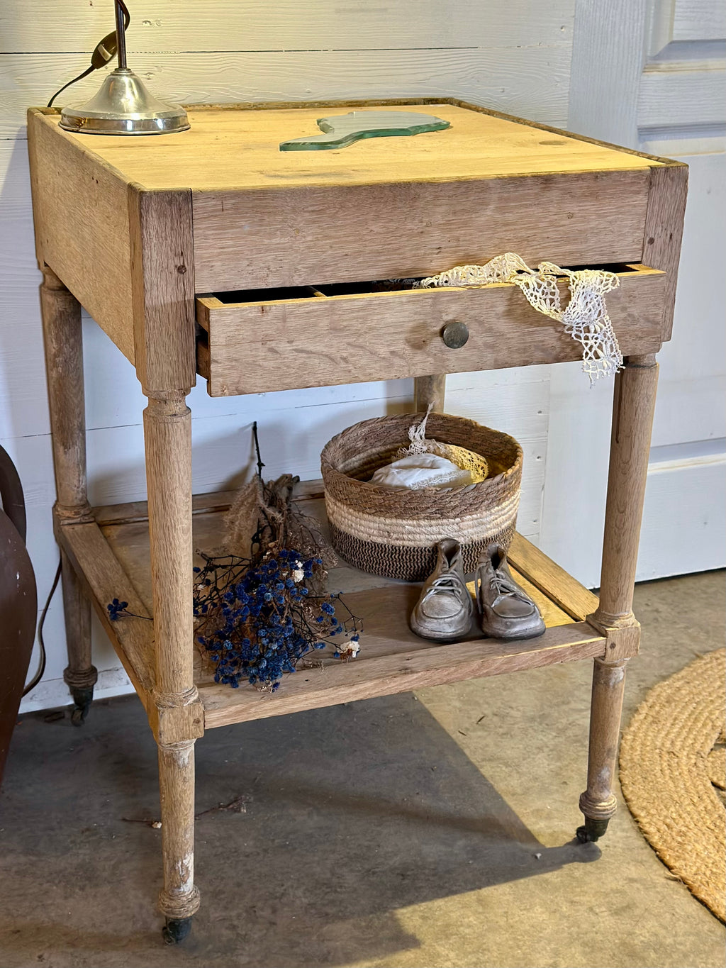 Table de toilette ou d’appoint