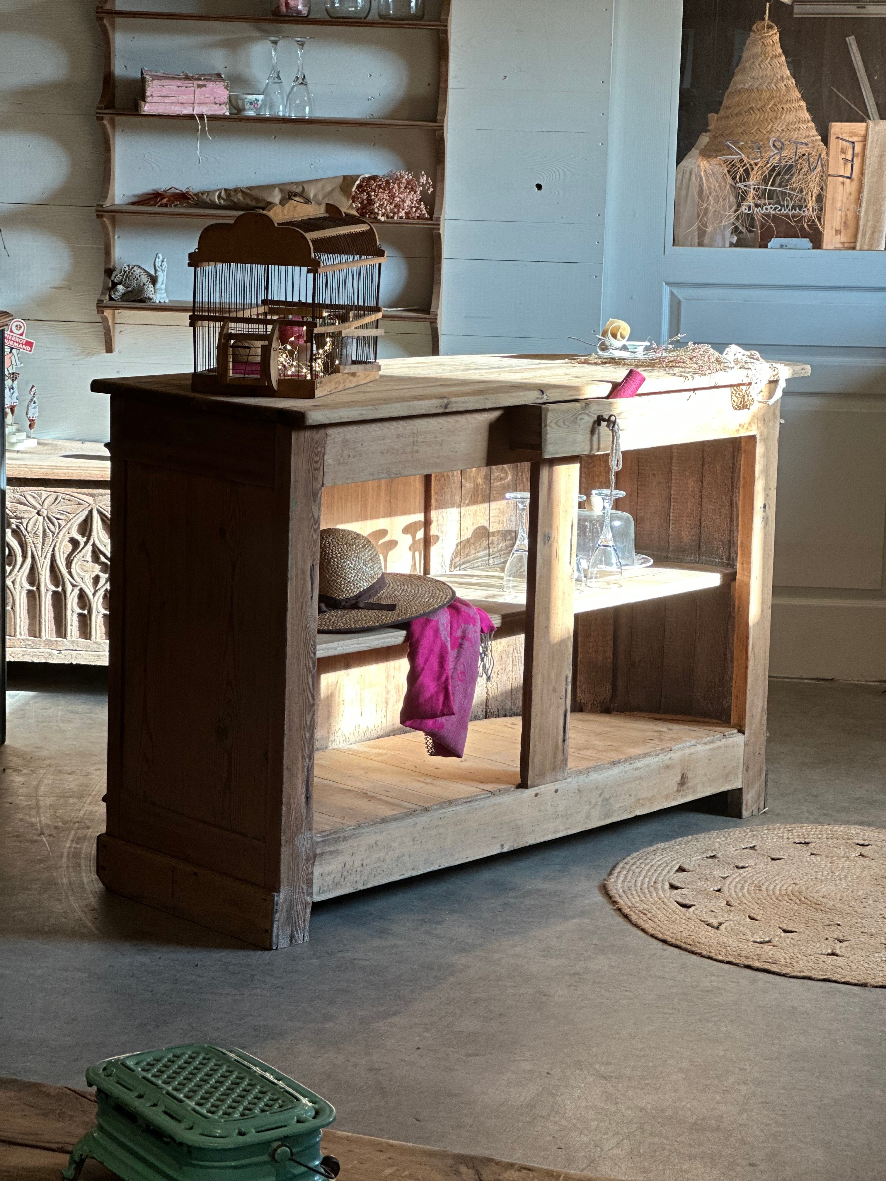 Ancien comptoir en arrondi