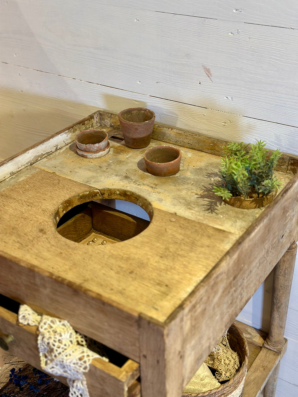 Table de toilette ou d’appoint