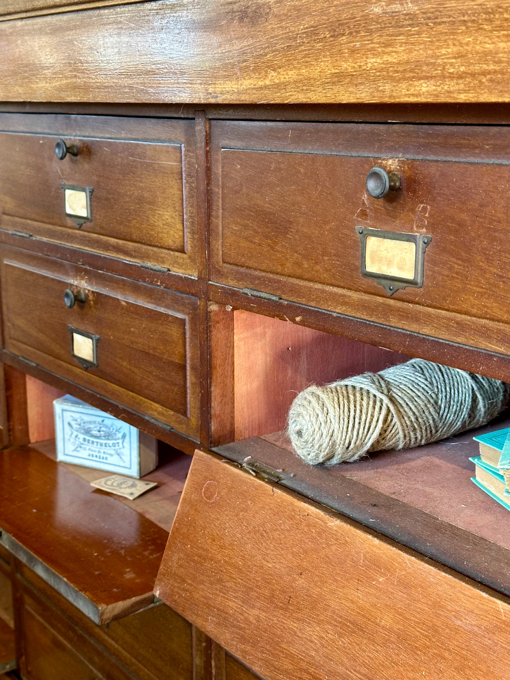 Ancien meuble de notaire à clapets