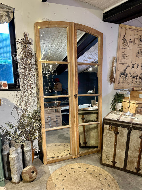 Ancien miroir fenêtre