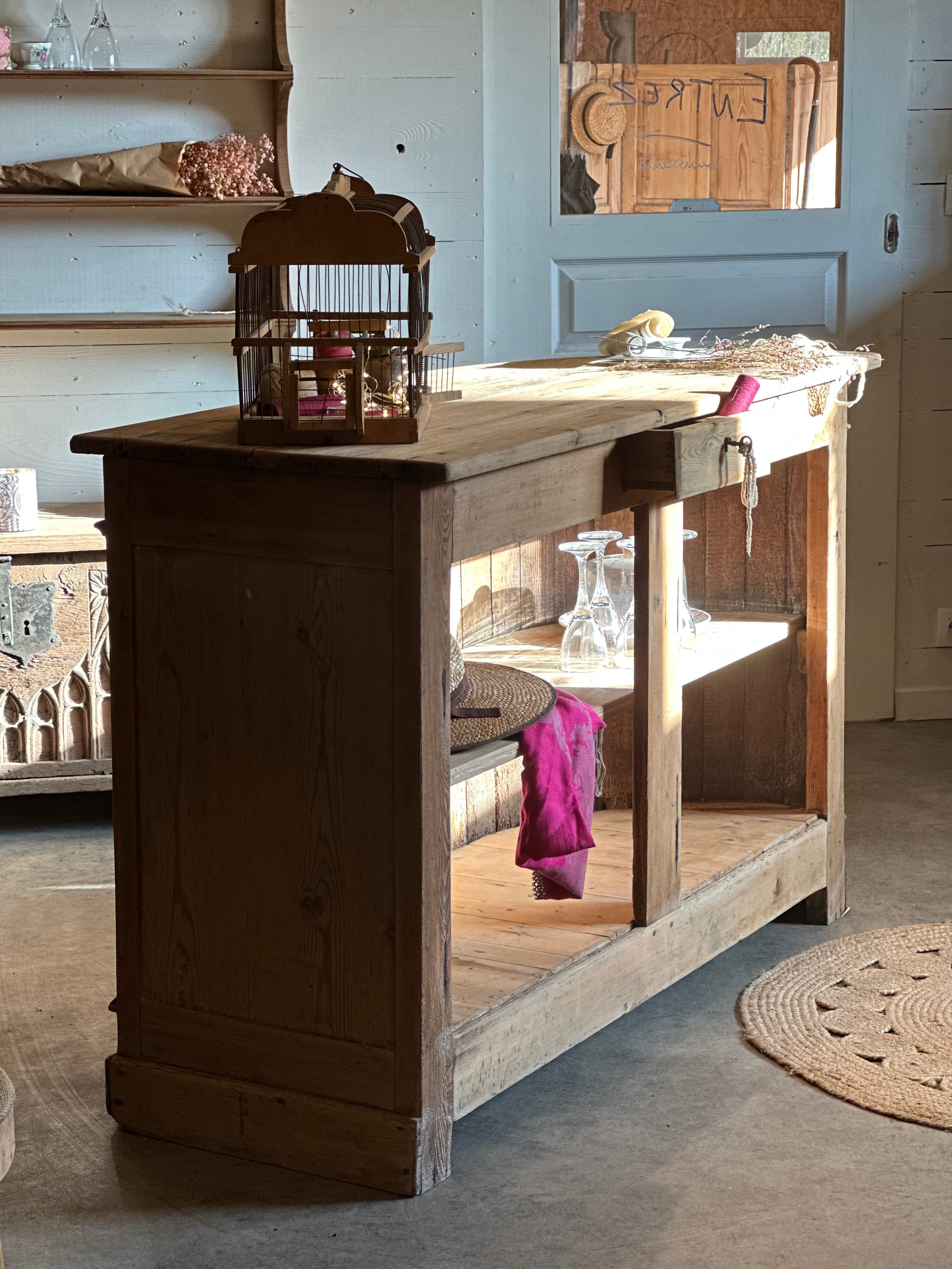 Ancien comptoir en arrondi