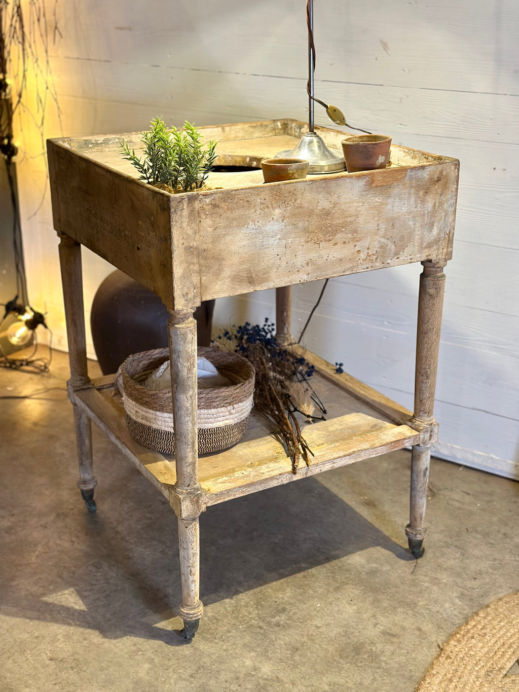 Table de toilette ou d’appoint