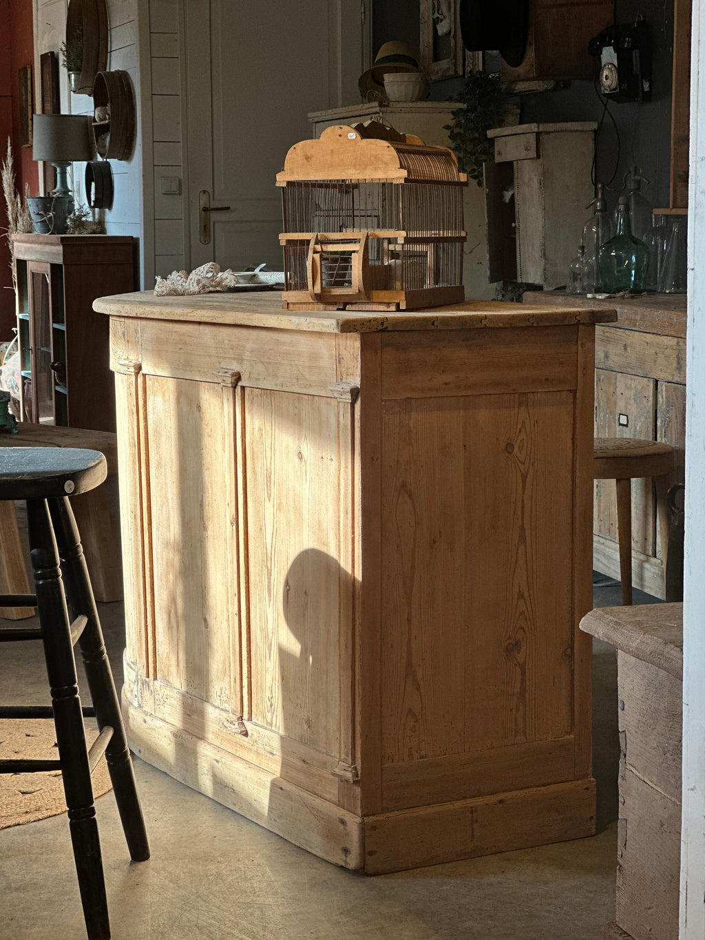 Ancien comptoir en arrondi