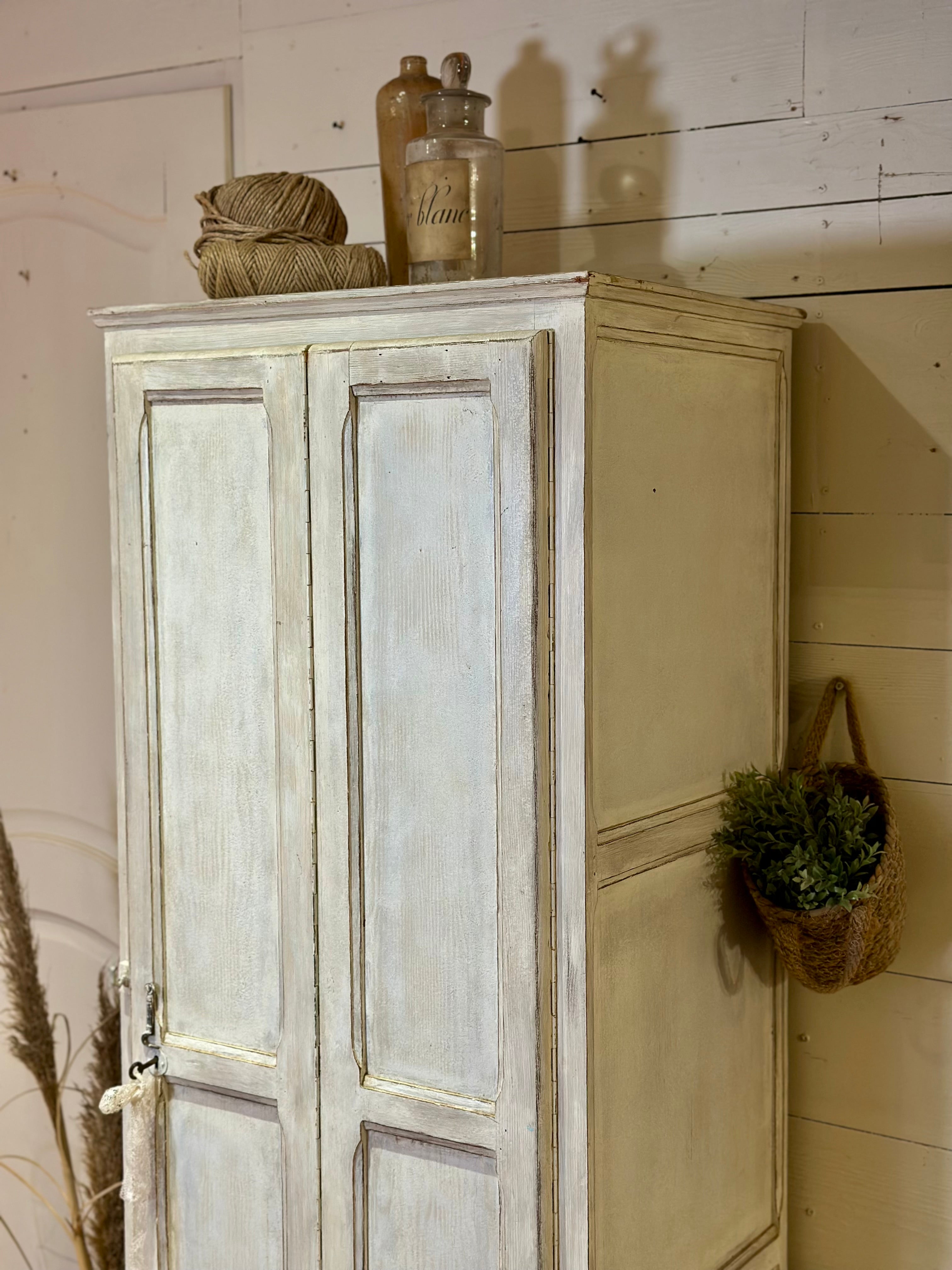 Petite armoire / possibilité vestiaire