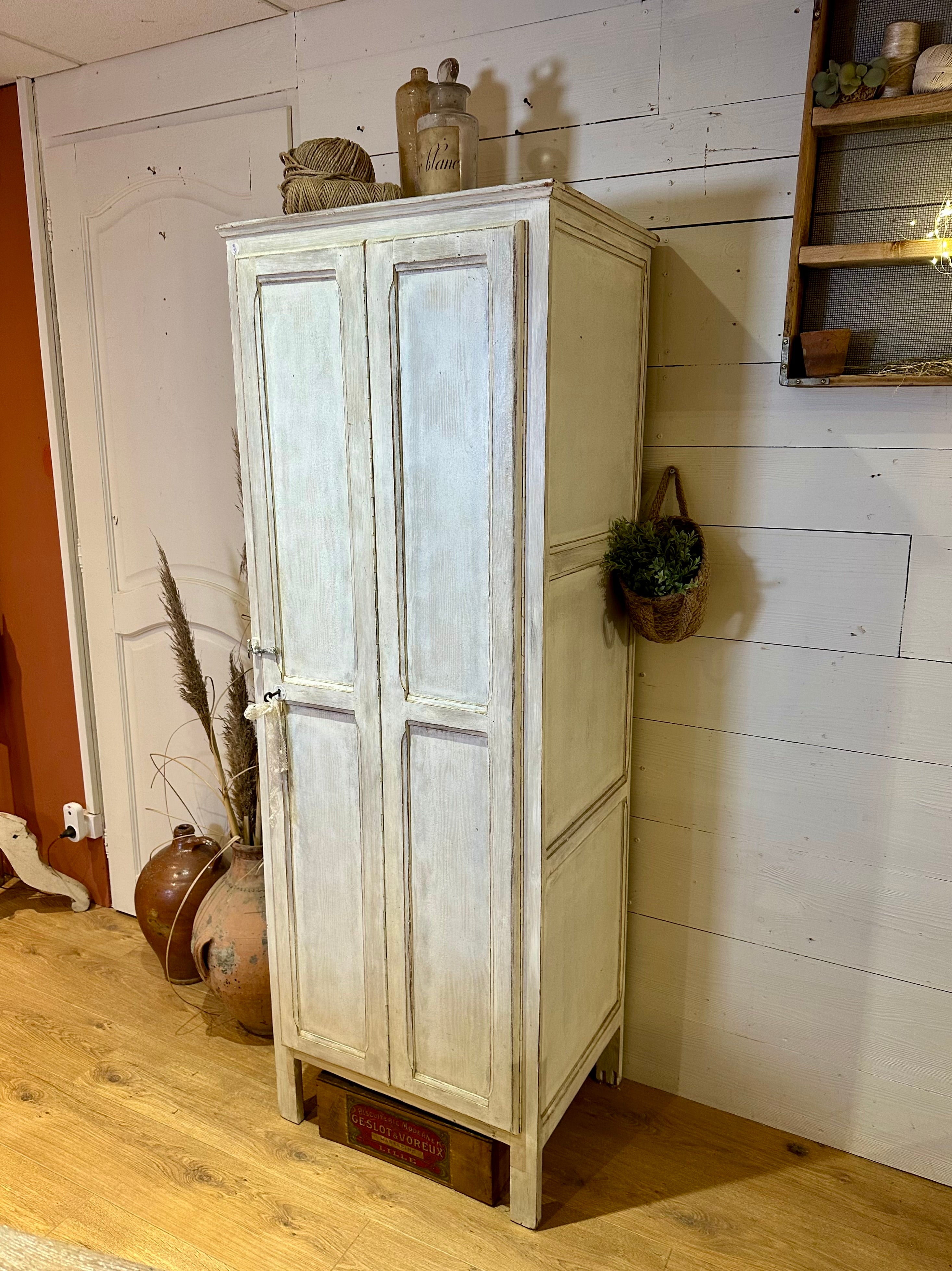 Petite armoire / possibilité vestiaire