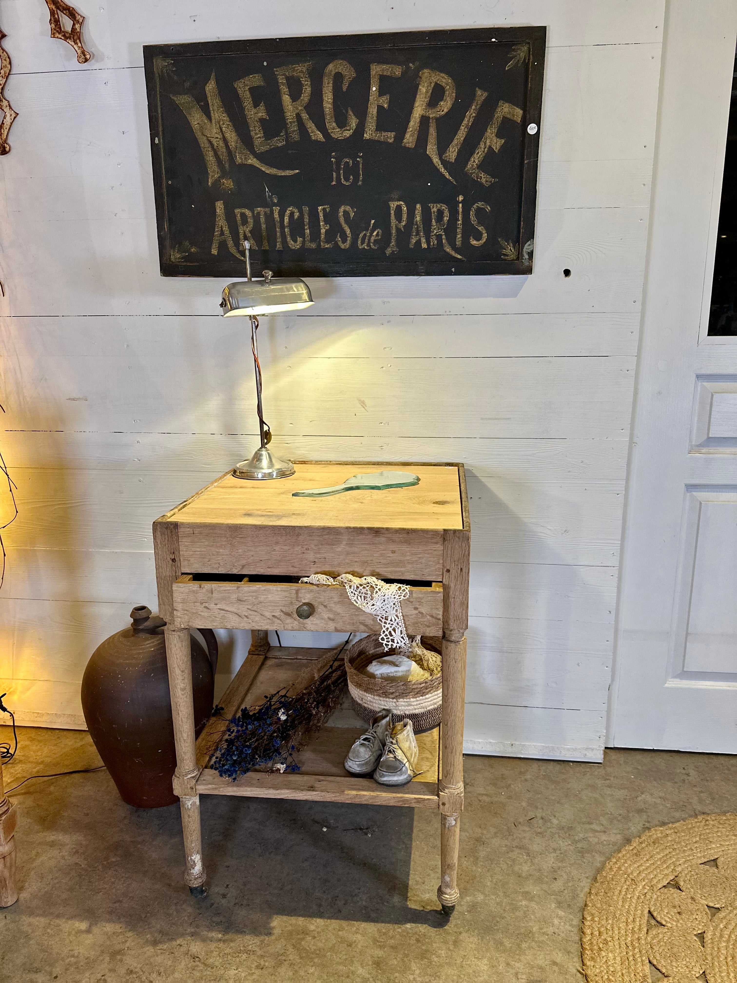 Table de toilette ou d’appoint