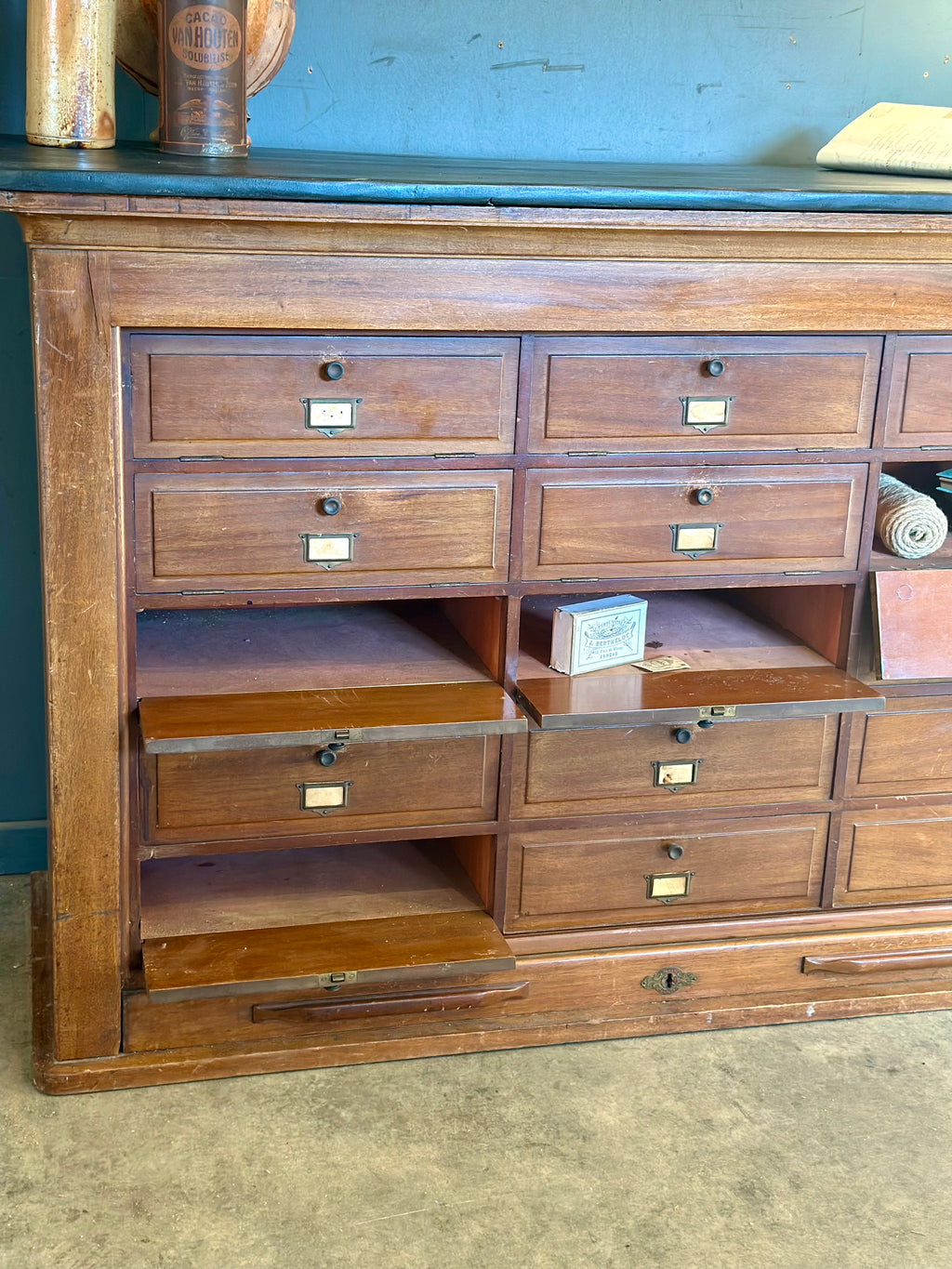 Ancien meuble de notaire à clapets