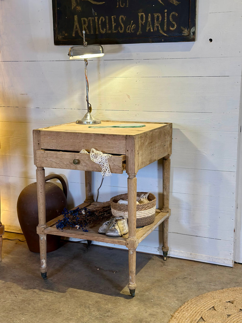 Table de toilette ou d’appoint