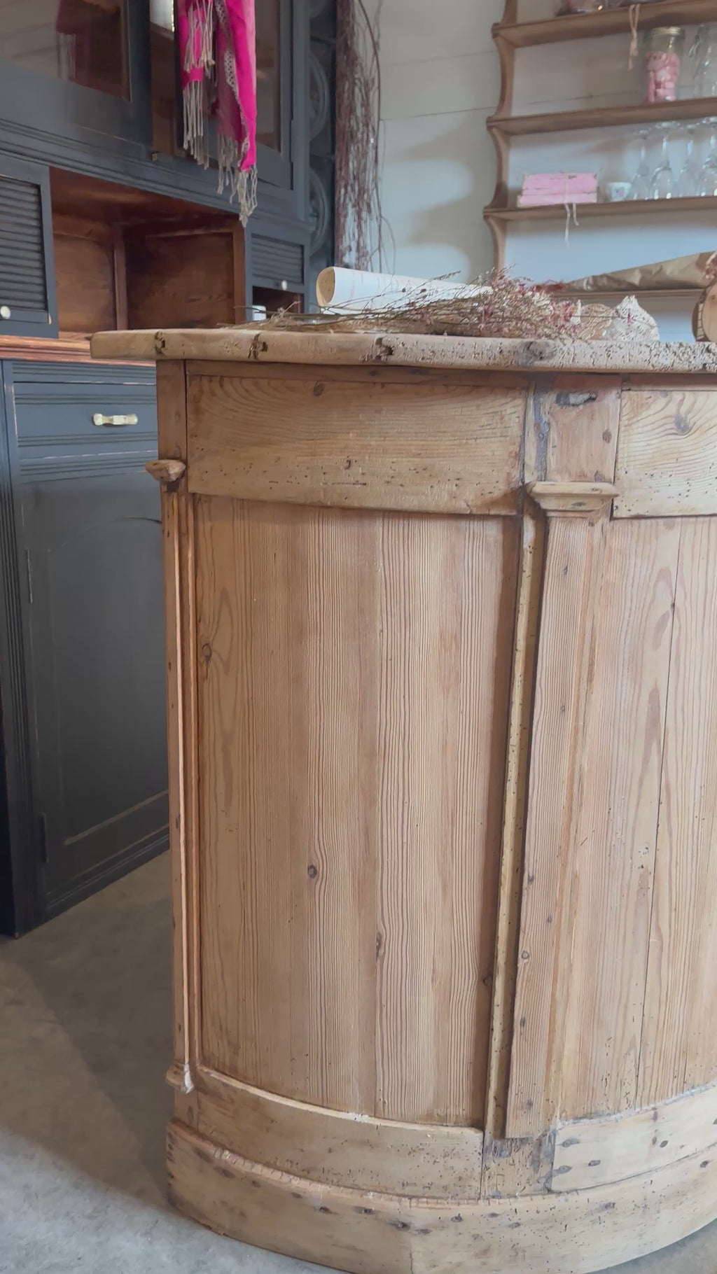 Ancien comptoir en arrondi